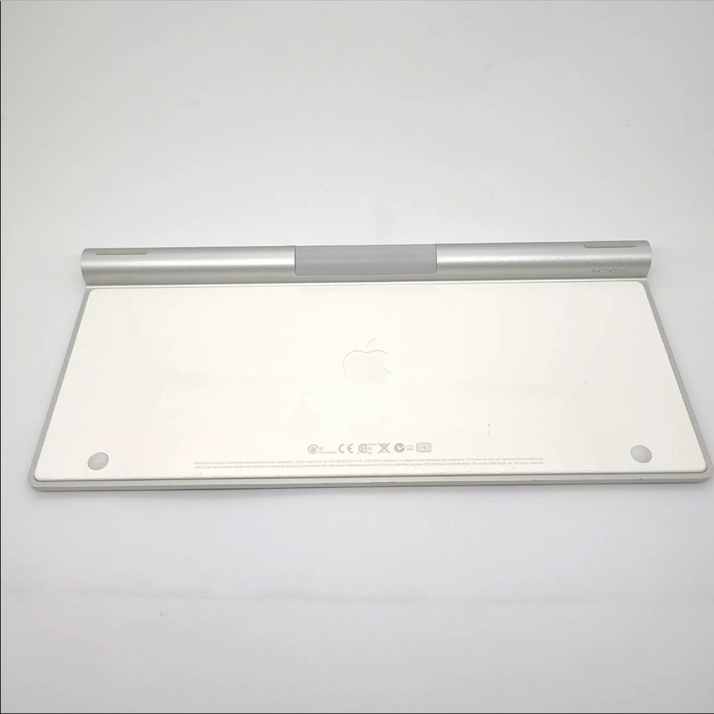 Apple Wireless Keyboard A1314 Battery Powered. Connect via Bluetooth. EUC - Picture 6 of 8